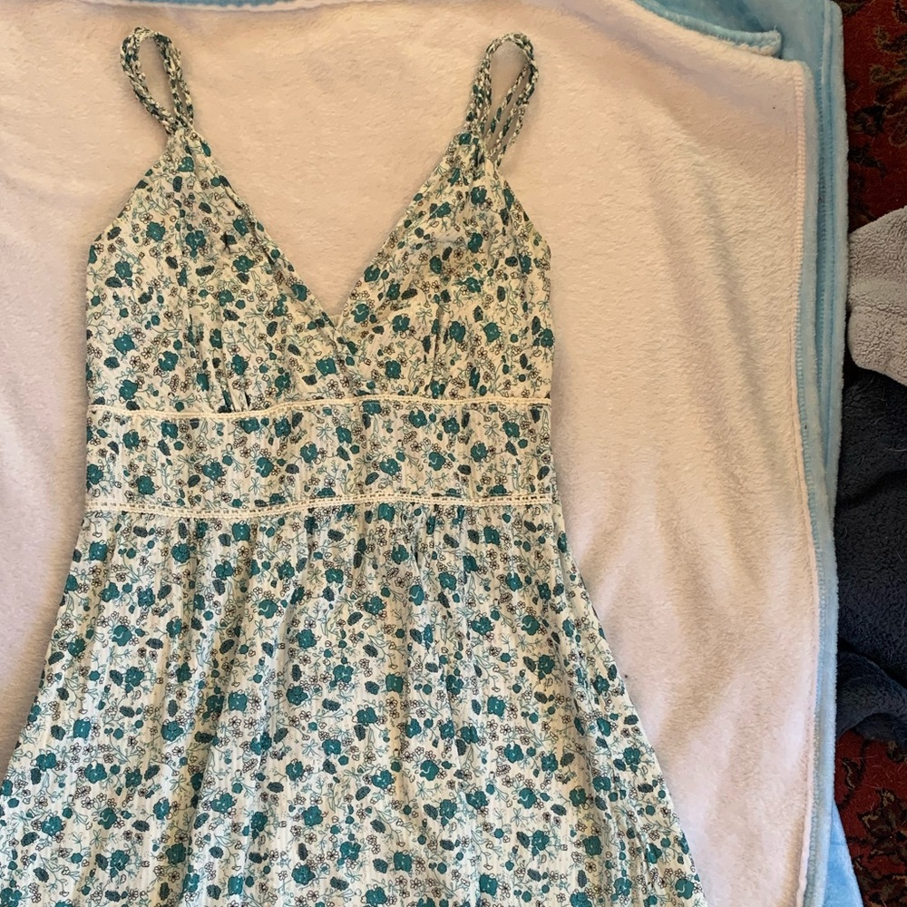 below knee dress. for reference, i’m 5’2” and 110 pounds